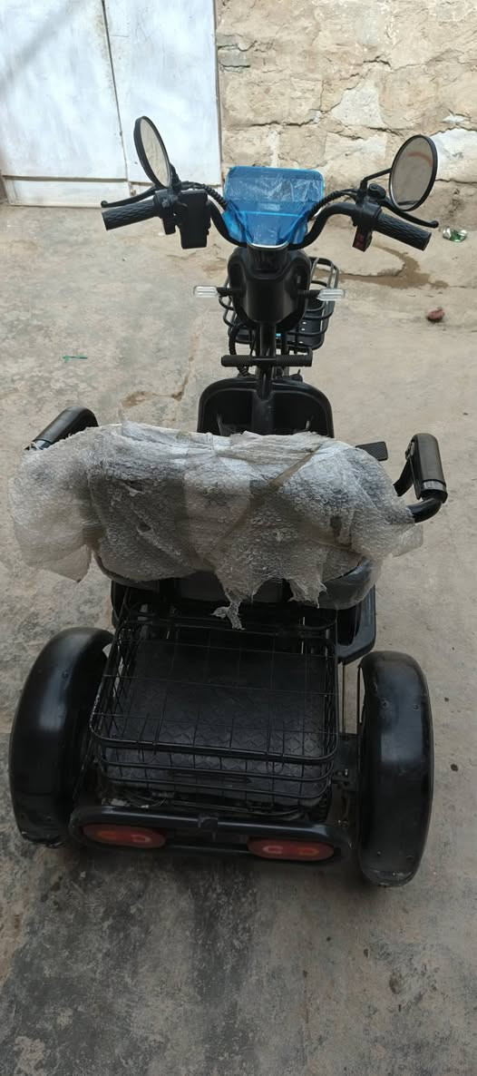 ماطور شحن للبيع موديل 2025 بعده جديد ماماشي شي قليل السعر 750 وبي مجال المكان الرمادي الجمعيه ***********
