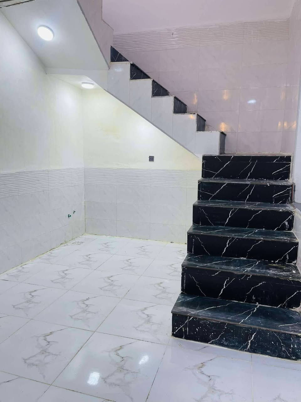 130 متر  #سند_25
بسعر 43 مليون مع المجال 
مستعجل عل بيع بسعر النقد
مقدمه 20 مليون
كل شهر 500 ألف قفل

غرفتين/صاله/مطبخ/صحيات 2/استقبال
كراج كبير/مكشوفه 2 /شتايكر كامله
ماء/كهرباء/سوق/مدارس/تبليط #عرض_10
الضمانات صك محكمه 

الموقع 🏡  
نجف/شارع الصب مقابيل ملحق القريه عمود 317 سوك الحمداني
للتواصل
***********
