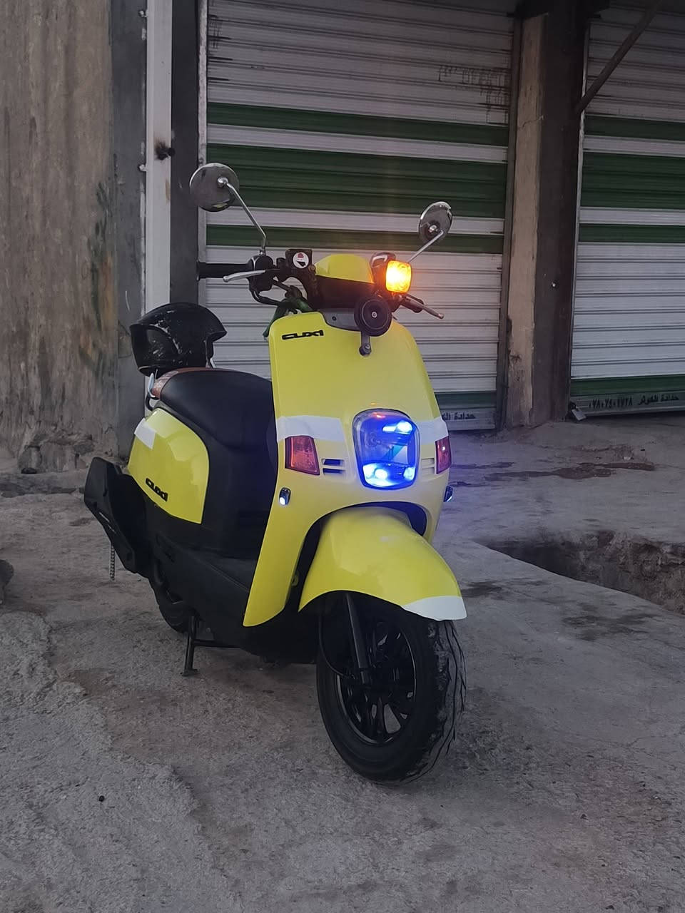 السلام عليكم بوليس نوزل 2010كفرات مصبوغه مكينه ما مفتوحه دراجه مال جناي وما متعوبه
ثلاث سماعات بالجنطه 
مسجل بلوثوت
هورن 
شاشه شغاله
زوج تايرات جدد
صالنصه رياضي 
لايت زنون
كهربائيات كلها شغاله 
السعر خاص
مكاني كربلاء قنطرة السلام ***********متواجد واتساب وماسنجر
