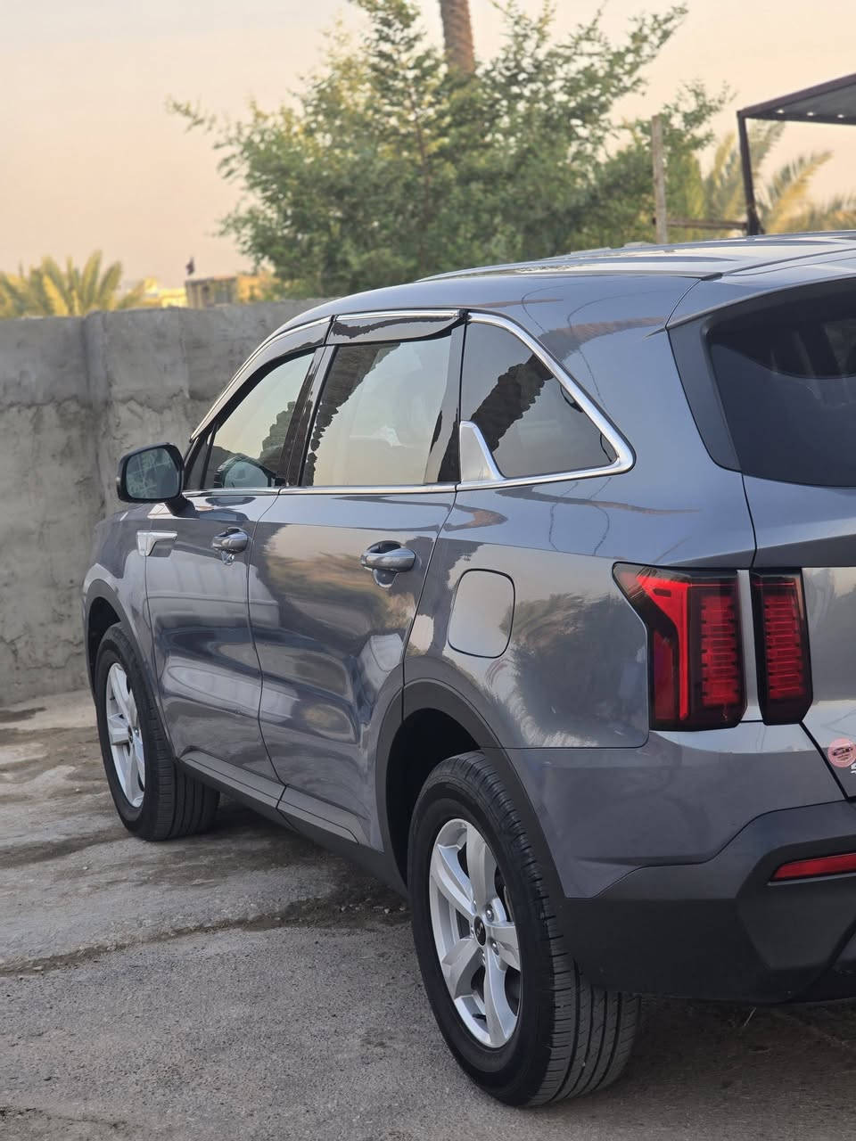 السلام عليكم 
سورنتو امريكي ٢٠٢٣ ماشيه ٨١ الفئه SX السياره فول بطن سويج حادثها بسيط جدا دعاميه اماميه فقط رقم سليمانيه تريد وكاله تريد مداور السعر ٢١٥
للاتصال ***********
