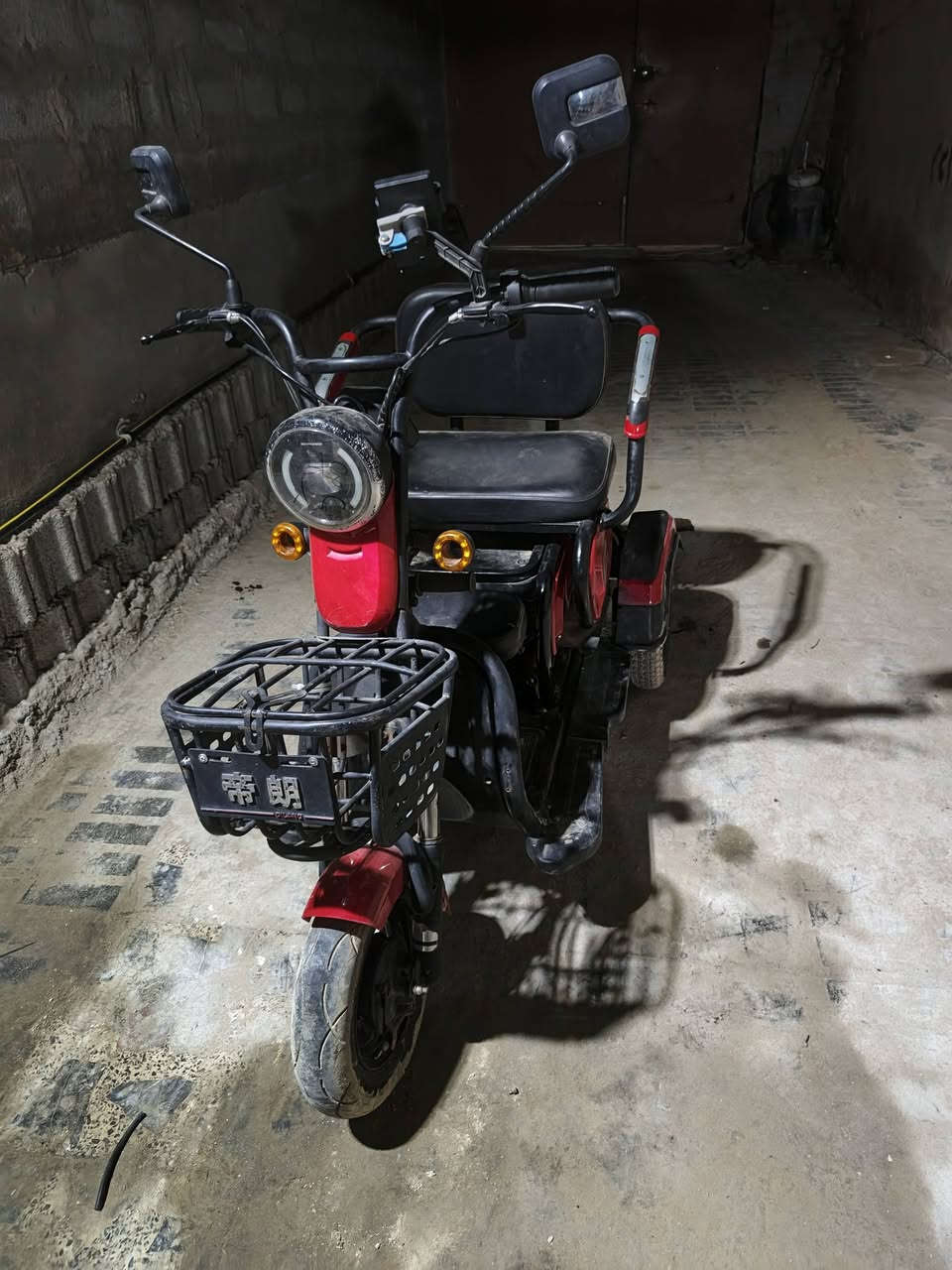 السلام عليكم دراجه شجن نضيفه  باتريات جدد بس ابريك الخلفي تعبان  رايده 375وبيه مجال ***********
