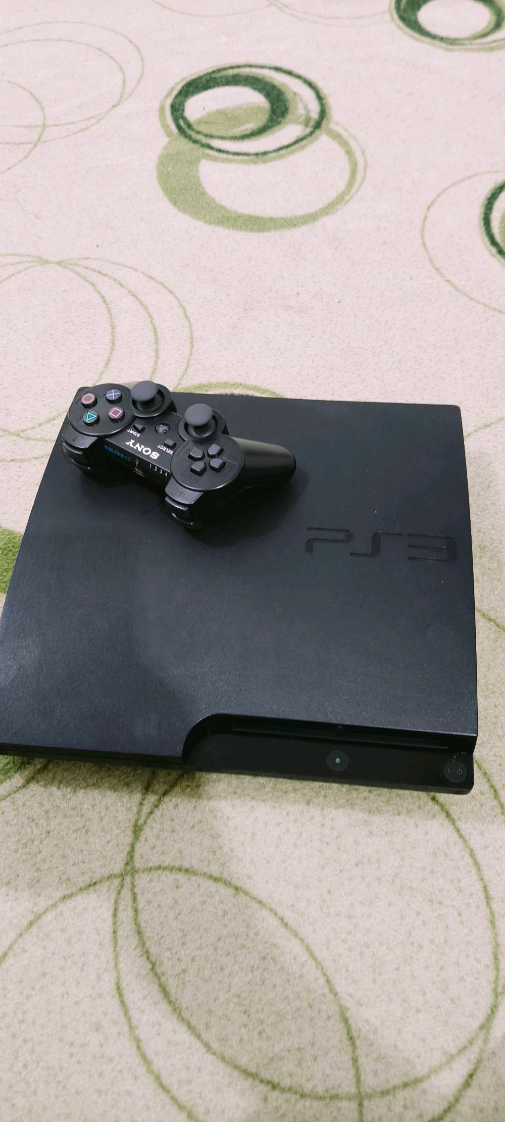 سلام عليكم للبيع بلي 3 سلم او مراوس بxbox 360 البلي كامل ملحقات واير تشغيل و av يشغل بس av يده وحده بي 17 لعبه gta و pes و اله الحرب وغيره ذاكرته 300 وياه كارتونه مكان ناصريه سوق الشيوخ حي العسكري الاستفسار ع رقم ***********