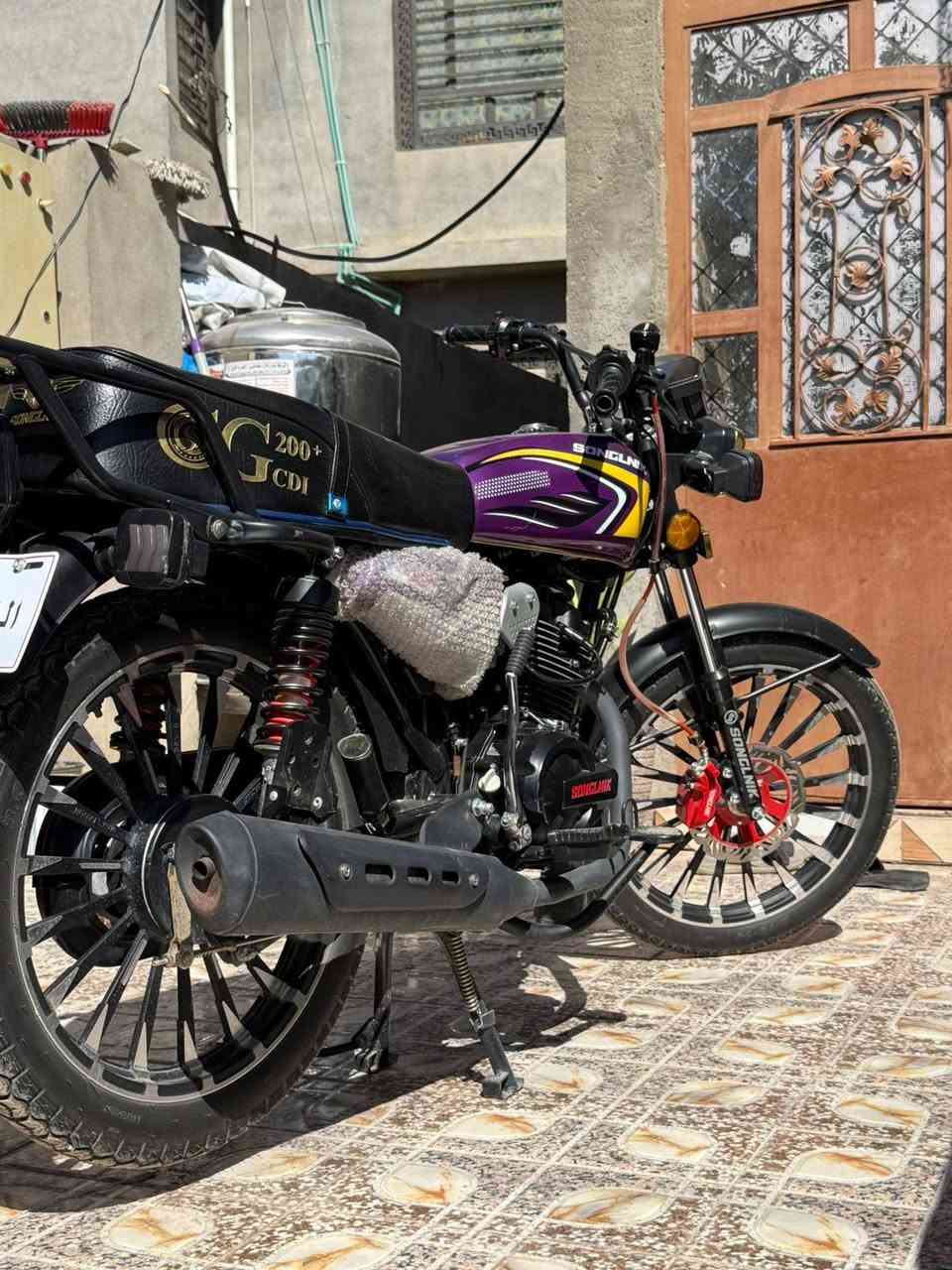 دراجة سيفان سولنك مديل 2026
دراجة نضيفه مابيها اي نقص صار فترة من شديتها بعدها ما ماشيه هواي 
كلشي شغال لتكلي شبيها مابيها 
مكاني ديالى الخالص 
لسعر 900
لاتصال ***********
***********
