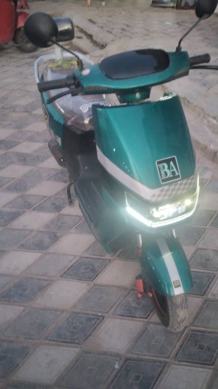 دراجة شحن نضيفة جدا اخت الزيرو السعر ٦٠٠ الف مكاني الشعب ***********
