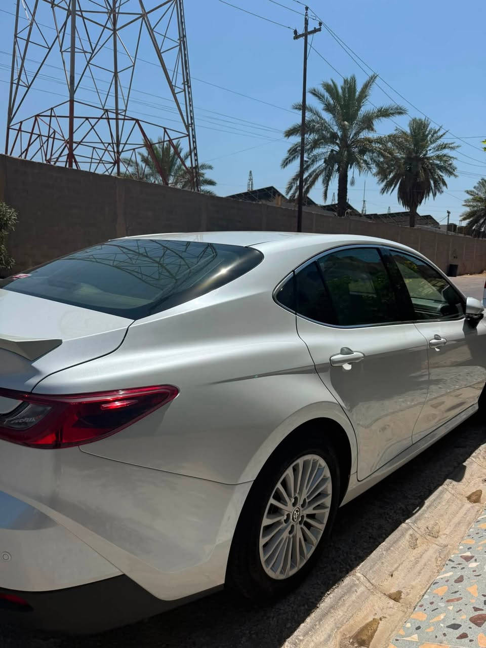 كامري ٢٠٢٥ هايبرد خليجي شركة عبداللطيف
ماشية ٢٦ الف كم مواصفات E-Plus فتحة سقف و په رده بيلاديه 
نظيفة كلين كلشي مابيها مرقم و جاهزة اب اسمي اب شرط تحويل او وكالة رقم سليمانية 
گير و مكينة و كلشي اب شرط 
العنوان: كركوك 
الرقم : *********** 
السعر: 28,080$ و بيها مجال
