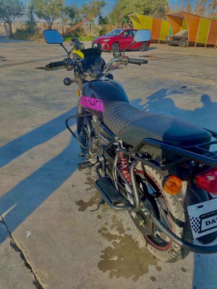 السلام عليكم
دراجة دايوان موديل 2026 نضافة 100‎%‎ منزلها جديد اوراقها سكنر ومنفيس للترقيم بيها 5 اوراق عداد الكتروني كاملة مابيها اي نقص ..

السعر 1625 وبيها مجال بسيط 
عنواني ديالى شهربان المقدادية 
رقم الهاتف ***********
