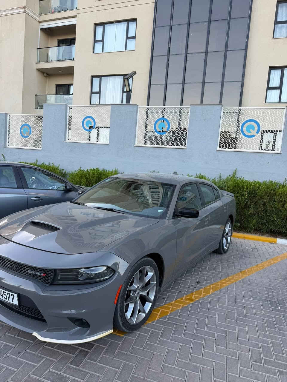 جارجر جي تي  GT 
الموديل :2023 . النداء الاخير. 
العداد : 34 سياره بعده بحالت شركه 
المحرك : V6. 3.6L 
ضرر ربع جاملغ وربع باب بلادي بدون دواخل شرط مكفوله التبديل و البارد مرقم بغداد الجديد كامل تحويل ثاني يوم
المواصفات : رادار جانبي.......
* جناح خلفي .
* ﻿﻿ويل قياس 20 انج اسود .
* ﻿﻿مقود القيادة رياضي .
* ﻿﻿مقاعد رياضية من الشاموا الأسود.
* ﻿﻿نقطة عمياء .
رادار جانبي.
* ﻿﻿مصابيح أمامية زنون .
* ﻿﻿كشافات الضباب زنون .
* ﻿﻿المصابيح الأمامية مع LED .
* ﻿﻿حساسات خلفية.
* ﻿﻿شاشه كبيرة مع نظام ملاحة نفكيشن GPS .
* ﻿﻿سستم صوت الپاين .
* ﻿﻿فتحة سقف (سلايد) .
* ﻿﻿المقاعد الأمامية كهربائية .
* ﻿﻿ذاكرة لحفظ وضعيات الجلوس (ميموري) .
* ﻿﻿مقاعد أمامية تبريد وتدفئة .
* ﻿﻿مقاعد خلفية تدفئة.
* ﻿﻿تشغيل عن بعد .
* ﻿﻿المقود كهربائي .
* ﻿﻿تدفئة مقود القيادة .
* ﻿﻿محدد سرعة .
* ﻿﻿تلفون بلوتوث .
* ﻿﻿كاميرا خلفية .
* ﻿﻿مرايا متحسسة للاضاءة العالية .
* ﻿﻿كير شفتر بالستيرن .
* ﻿﻿دخول ذكي (بصمة) .
السعر :: 280 وبيها مجال بسيط 
بغداد حي الخضراء 
***********
