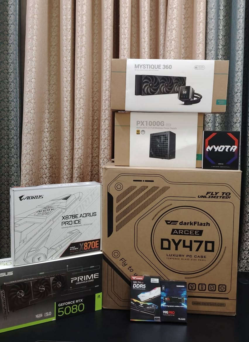كل عام وانتم بخير وصحه وسلامه 
PC للبيع
CPU: R9 9950X3D BOX 

GPU: RTX 5080 ASUS PRIME 

M.B: X870E AORUS PRO ICE DDR5 WIFI 7

RAM: 32GB 6000HZ CL30 DDR5 T-FORCE RGB- XMP-EXPO WHITE 

SSD: 2TB SAMSUNG 990 PRO 7,450 MB/s

PSU: DEEPCOOL PX1000G ATX 80 PLUS
1000W GOLD

COOLER: DEEPCOOL MYSTIQUE 360M

CASE: DarkFlash DY470 Mid Tower Case - White

Asiahorse NYOTA 120mm Case Fans X3

DeepCool DM9 Thermal Paste Gray

Windows 11 Pro Original Key

السعر 5,000,000
مكاني ناصرية رقمي ***********
