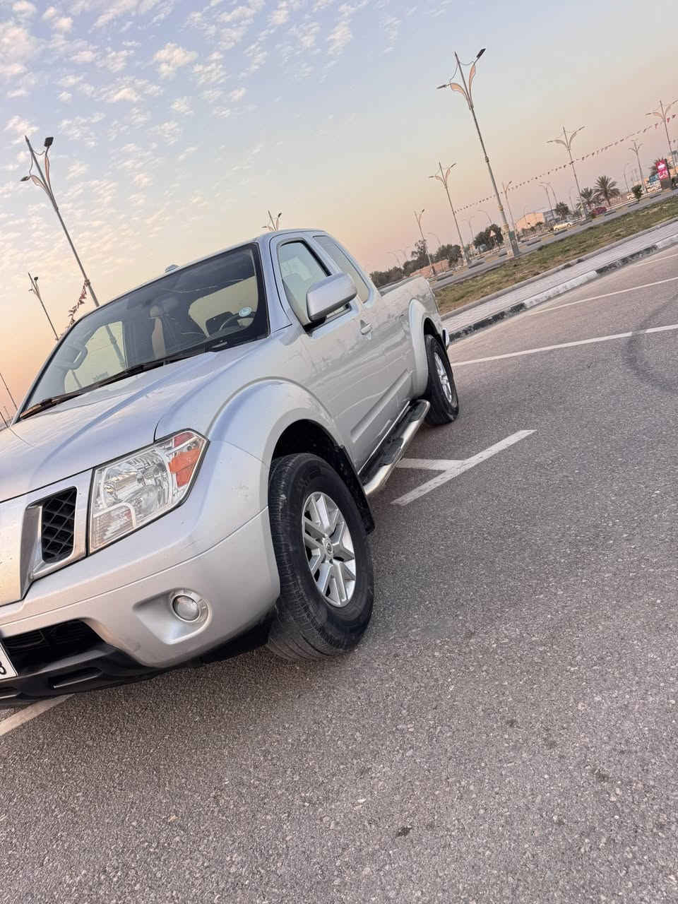 نيسان فرونتيرقماره ونص موديل 2017 
محرك 6سلندر مواصفات فورويل ماشيه 92
فول تحكمات بيه صبغ جاملغ وبنيد واردامريكي
بدون ضررداخل مكينه كير حداديه كله على وضع شركه
السعر 97 مكان كربلاء رقم ***********
