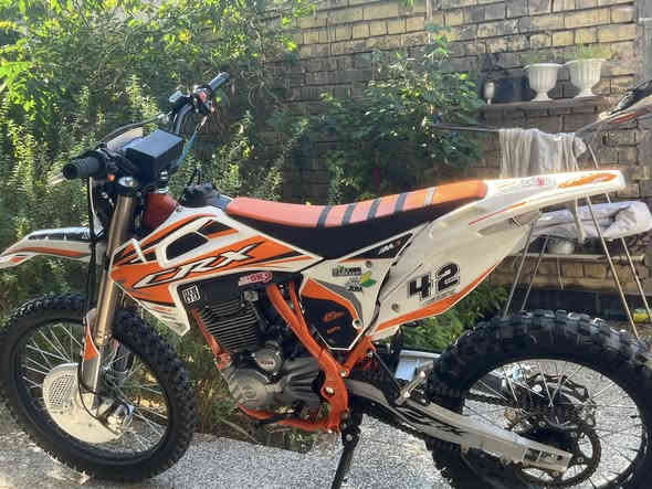 سلام عليكم دراجه قفاز crx للبيع او مراوس  موديل 25سعر مليون 350 العنوان بغداد رقم ***********
