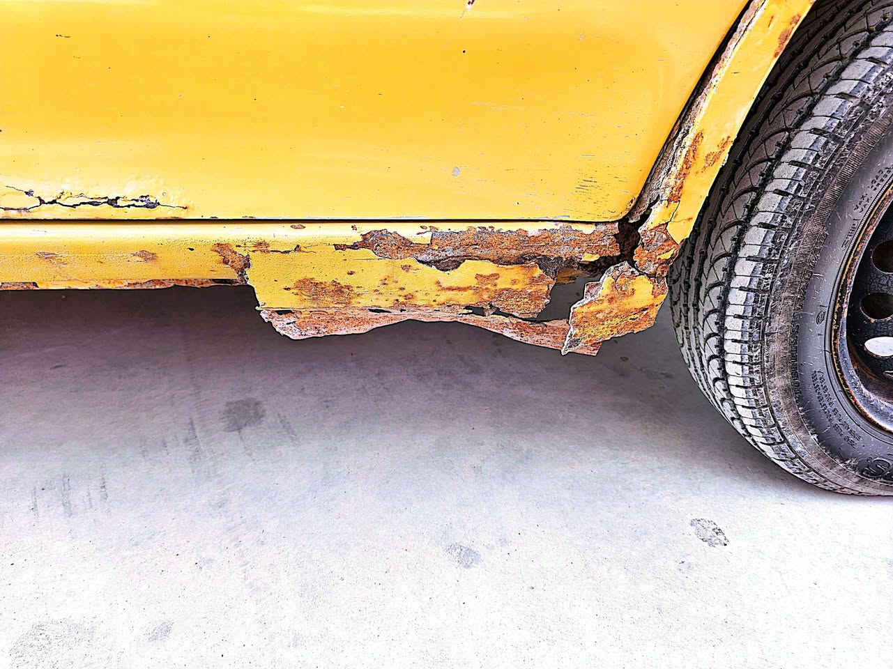 السلام عليكم سايبا موديل 2012 رقم بغداد احمر صاحبه موجود تحويل يحولك سياره كبال عينك
12 ورقه وبيها مجال 
عليه هيئه 564 الف على المشتري
واتعهد براعيها يحولك ثاني يوم
صدر امامي خلفي جديد
تبريد شغال 
تخم تاير جديد 
سلف جديد 
باتري جديد 
السياره بيه خيط تبخير وتمشيك بعد سنه كله شغاله
رقم ***********
*********** 
مكاني كوت حي الحكيم
