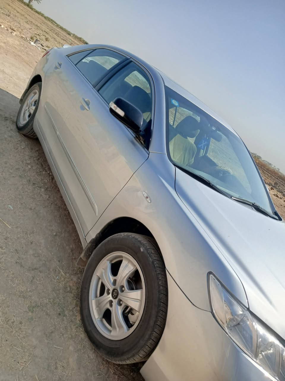 السلام عليكم ورحمه الله 
كامري خليجي 2007 بلاديه على وضع الشركه مكفوله كفاله عامه فحص ع السونار (كلين)glx
تبريد قطعتين ثلج المكان ابو غريب بغداد
السعر خاص او اتصال ***********
