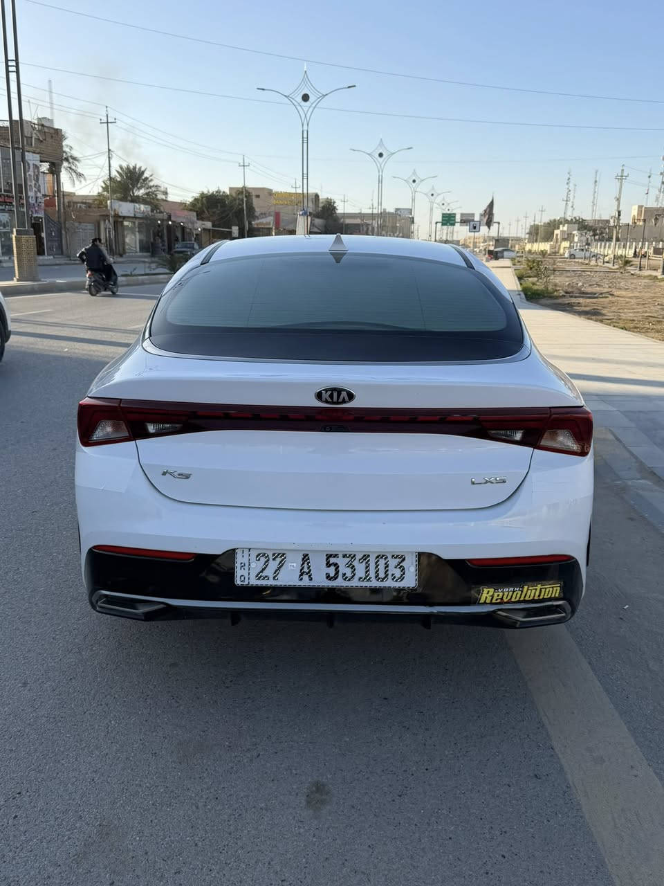 كي فايف ٢١ وارد مريكي حادث بنيد وجاملق بدون ضرر داخلي وبيه قطعتين صبق مرقم ذي قار تحويل  الدولي بأسمي السيارة جاهزة محرك وكير وحدادة وتبريد سيارة مواصفات حلوه بصمة رادار امامي رادار جانبي السعر 138 وبي مجال بسيط  مو سعرها بس متوازي على البيع  وبل عافيه على الي ياخذها  مكان السيارة الناصرية  الاسكان القديم 
للاستفسار اكثر اتصل على الرقم 
***********
