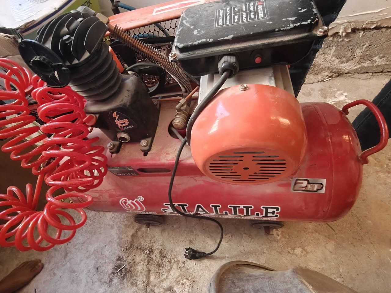 السلام عليكم كومبريسر 50L جديد جديد اشتغلت بي ميز واحد مال بيتي امانه الله شتريته جديد من شارع الرشيد ونوعيه اصليه مكان بغداد الغزاليه *********** اتصل وتدلل
