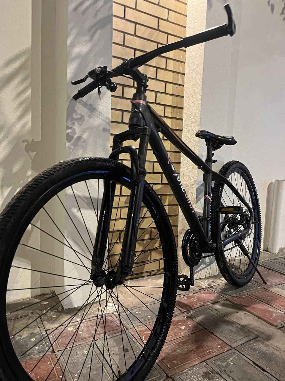 سلام عليكم
بايسكل ياباني 

🌀هيكل فافون 

🌀حجم الويل ٢٩ 

مابي نواقص بس سرج ومنزل من سعره

سعره ٦٥وبي مجال حك الجيه

رقم الموبايل ***********
