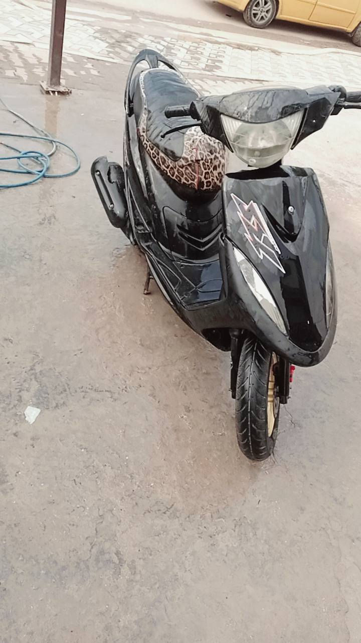 السلام عليكم دراجه ماكس عدله للبيع 
بيهه تزويد
مكينه ما مفتوحه

او ياله نجمه 

فلنجه 

سلف 55 

اشاير احمر 

السعر 600 

الرقم***********
