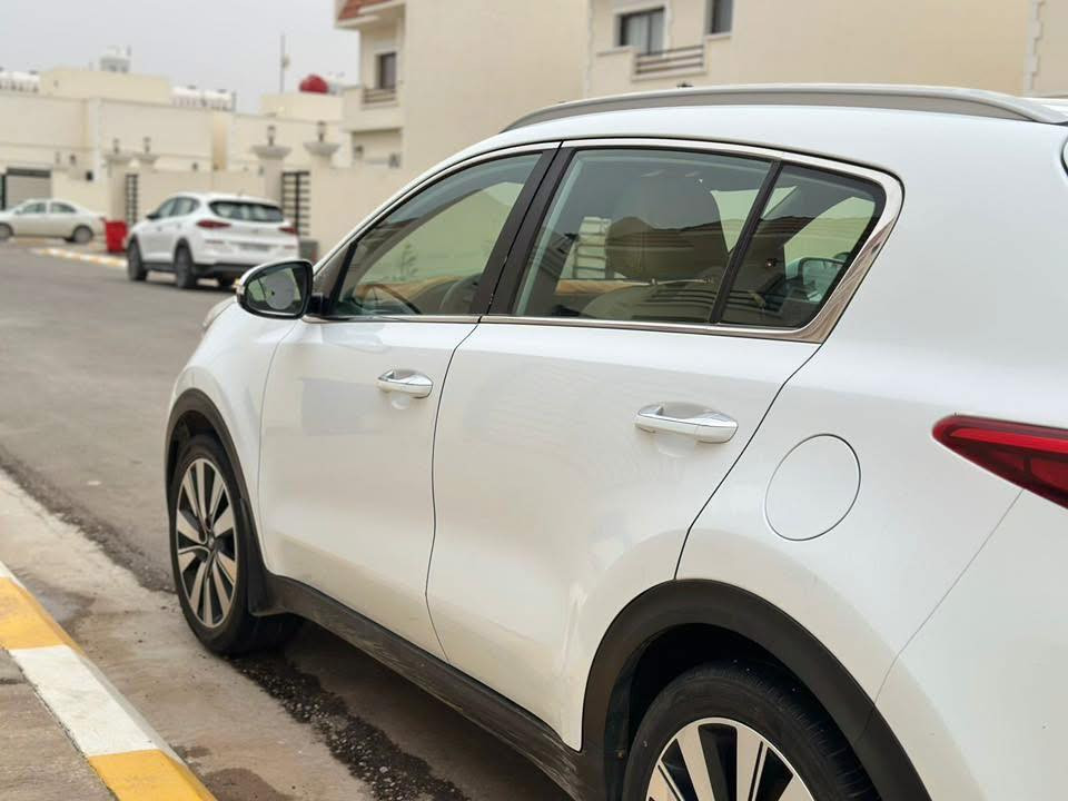 خليجي
حساسات امامي خلفي
مري شفط
تبريد قطعتين
تحكم ستيرن جهتين
لد نهاري 
٣ وضعيات قيادة
مانع انزلاق
نظام ABS
مثبت سرعة
العداد ٨٩,٠٠٠
الجاملغ الخلفي بيها دحجة بسيطة ترجع على البارد  

السعر ١٧٥ وبيها مجال بسيط
***********
