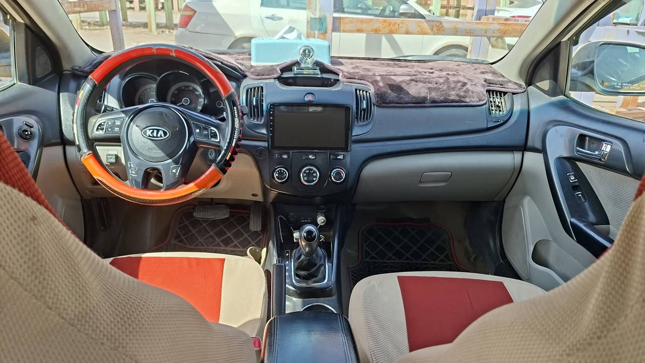 سلام عليكم . كيا فورتي موديل 13 سيارة وارد امريكي بيها جاملغ خلفي بدون داخل وربع قبق جنطة سيارة جاهزة خطين غاز بانزين منظومة جديدة محرك كير تبريد كله مكفول مصفرة هيئة وغرامات سيارة بأسمي سنوية 2030 هزة بعدها ماساقطة  مراوس فقط بخصوصي كوري النترا سيراتوا فورتي حتى لو بيها صبغ او حادث بسيط للأستفسار *********** او خاص مفتوح . شكرا للجميع .
