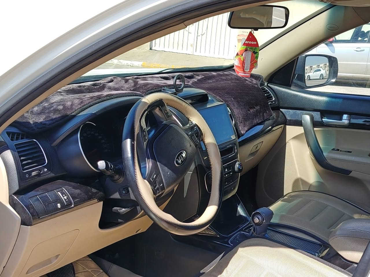 سورنتو موديل 2013 محرك 6 رقم نينوئ سياره بدون حادث بيها ملاحضات    ***********
