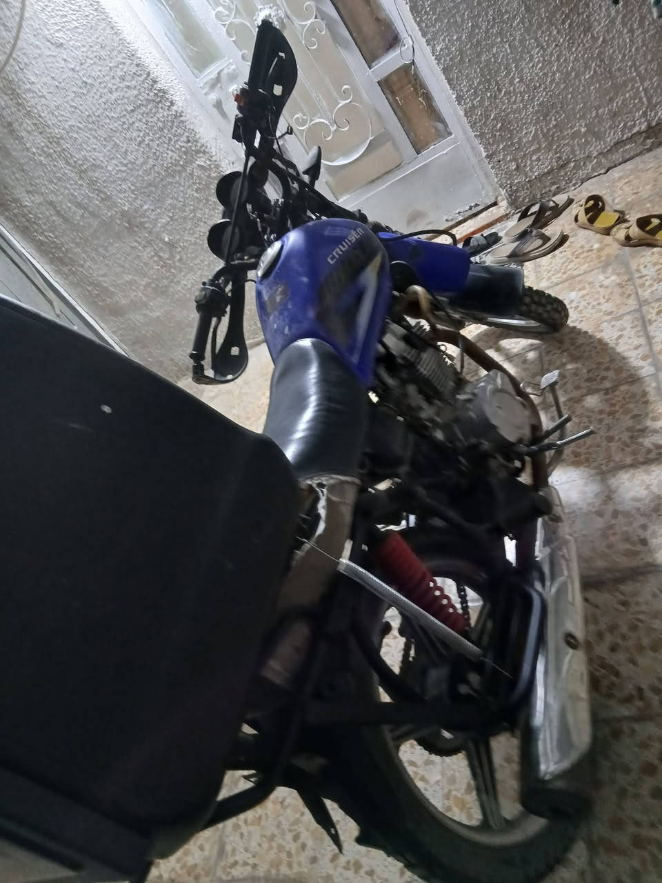 السلام عليكم 
حبايب دراجه اصوليه اورقاها كامله كلشي كامل بيها 
الدراجه حلوه ومال شغل 
المحرك اني اكفله الك كفاله برغي مامفتوح 
سعرها ٥٠٠ وبيها مجال او مراوس 
رقم ***********
