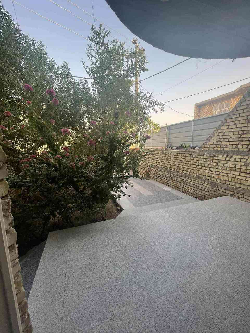 ​🌟 إعلان بيع دار سكني في قضاء العزيزية 🌟
الدار معروض للبيع او مراوس بدار أقل من حيث السعر

​📍 الموقع الجغرافي

​ واسط -  العزيزية. حي الموظفين الأولى.

​يقع في شارع 20 الفاصل بين حي الشهداء وحي الموظفين.

​المساحة الإجمالية: 244 متر ركن

​عدد الطوابق: طابقين.

​سند الملكية: طابو صرف (ملك صرف).

​غرف النوم: 4 غرف نوم واسعة.

مطبخ 

​إستقبال وصالة

كراج سيارة وحديقة 

​المجاميع الصحية: 3 مجاميع صحية متكاملة.

​📞 للتواصل والاستفسار

​🏢 مكتب سيد علي الموسوي للعقار 

واسط - قضاء العزيزية - حي الموظفين - شارع 30 - مجاور مدرسة نون والقلم الأهلية.

​أرقام الهواتف:

​📱 سيد علي الموسوي: ***********

​📱 أحمد أبو مرتضى: ***********
