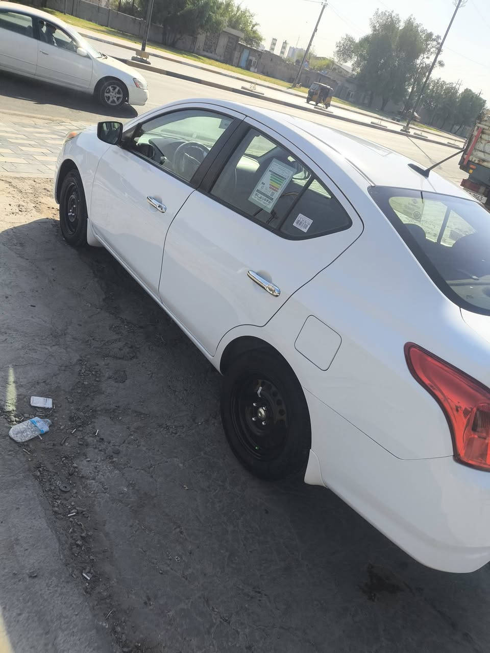 سلام عليكم . مديل١٩  نيسان سني  بيه بس صباغ بل
جملغ لامامي شويه بيه بارد بصيط   فقط مكين كير ما مفتوحات  سياره تخم تايرات جديد  بيه شاشه كامره بصمه سياره خير من لله  سنويه جديد رقام كليزي  مصفره من كلشي 
سعره 93  سونر بيه جديد 
مكان سياره بغداد ***********

