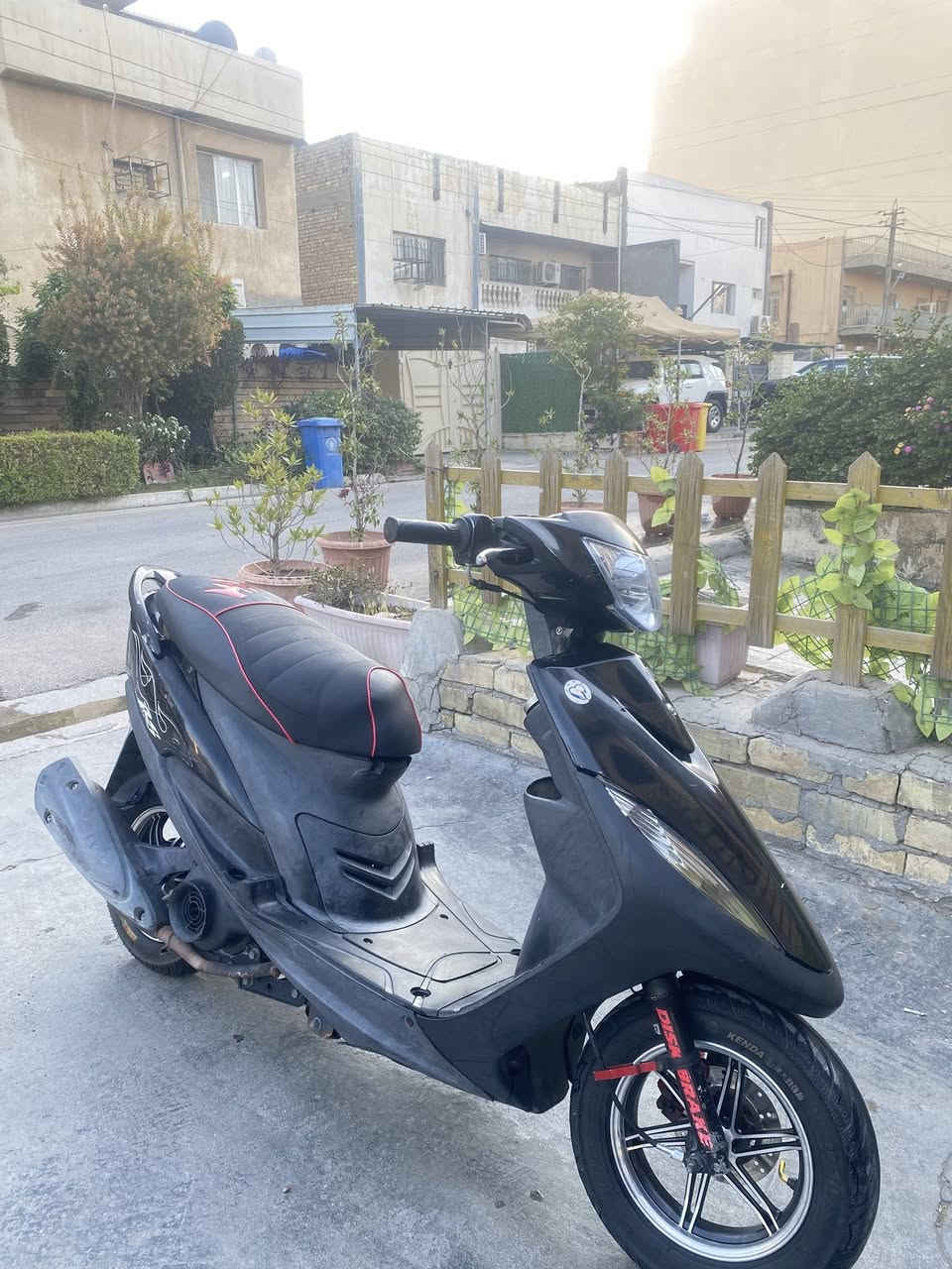 سلام عليكم للبيع ماكس مال رمبه مكفوله كفاله عامه برغي مامفتوح بيها  ختم واحد كلها بيها ويل نجمه وبيها دبل خلفيNCY وكلج امامي برغي مابيها نقص ٩٥٠ قفلها بدون عمله بغداد حي جامعه ***********
