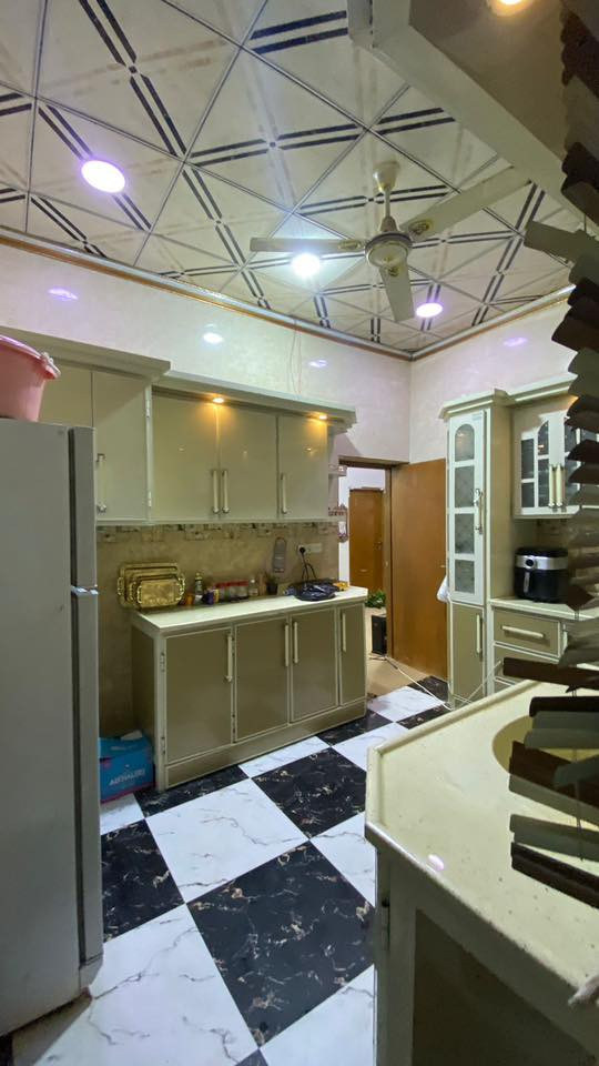 بيت للبيع في الجزيرة شارع زين العابدين قرب مدرسة المنهاج
المساحة 167 متر
البيت بناء شخصي طابوق درجة اولى البيت طابو صرف زراعي سند 25
البيت يتكون من غرفتين منام وصحيات داخلية وخارجية وصاله وديوانية ومطبخ كامل كاونتر والطباخ ويوجد منور خلف البيت وحديقة صغيرة
السعر 150 مليون وقابل للتفاوض
للاستفسار على هذا الرقم ***********
