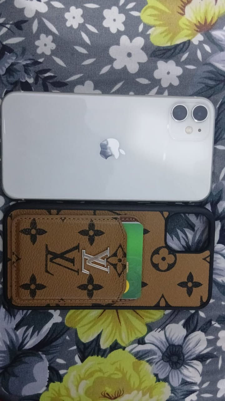 سلام عليكم ايفون 11عادي لون ابيض ذاكره 64بطاريه76كلشي ممبدل بي عل فحص ب شرط عندي من الشركه لحد هسه لزكه وكفر جدد السعر 300 مكاني بغداد الشعب ماعندي خاص فقط اتصال ***********
