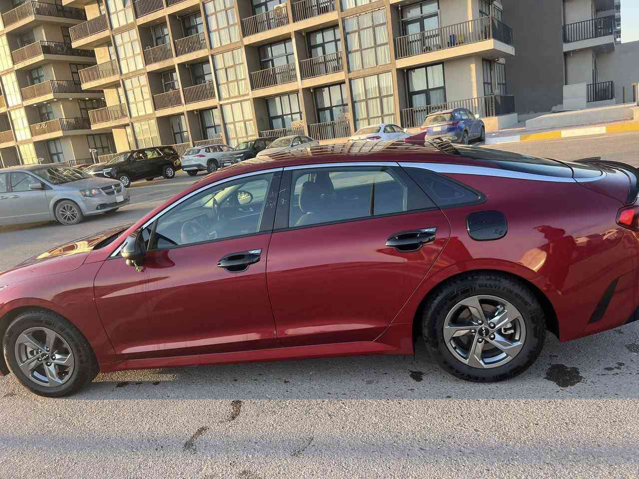 سلام عليكم K5
موديل 2022
1_ اللون ماروني 
2_بصمه تشتغيل وابواب وجنطة 
3_ سايد بريك بصمه 
4_ مثبت سرعه 
5_ نضام ABS 
6_ مانع انزلاق 
7_حساس اطارات 
8_ شاشه كبيره 
9_كامره دواره 
10_ترحيب عند الاقتراب 
11_ شاشه اعطال 
12_ رادار امامي خلفي جانبي 
13_ كار بلي / اندرويد
14_ نظام قيادة اربع وضعيات 
15_بلوتوث + AUX +USB
16_ فول تحكم استيرن 
17_كير اوتو + عادي 
‏18_AOTO HULD
19_ زنون 4 عدسات 
20_ تشغيل عن بعد واطفاء 
21_ تصميم خارجي رياضي 
22_قيادة ذاتيه 
23_ جنطه ذكيه عنده الاقتراب 
وبعد بيها موصفات 
حادثها فقط باب السكن مبدل ومصبوغ 
ماشيه 82 km 
السعر 185 وبيها مجال للشراي 
للاستفسار ***********
مكان السياره بغداد حي الجهاد
