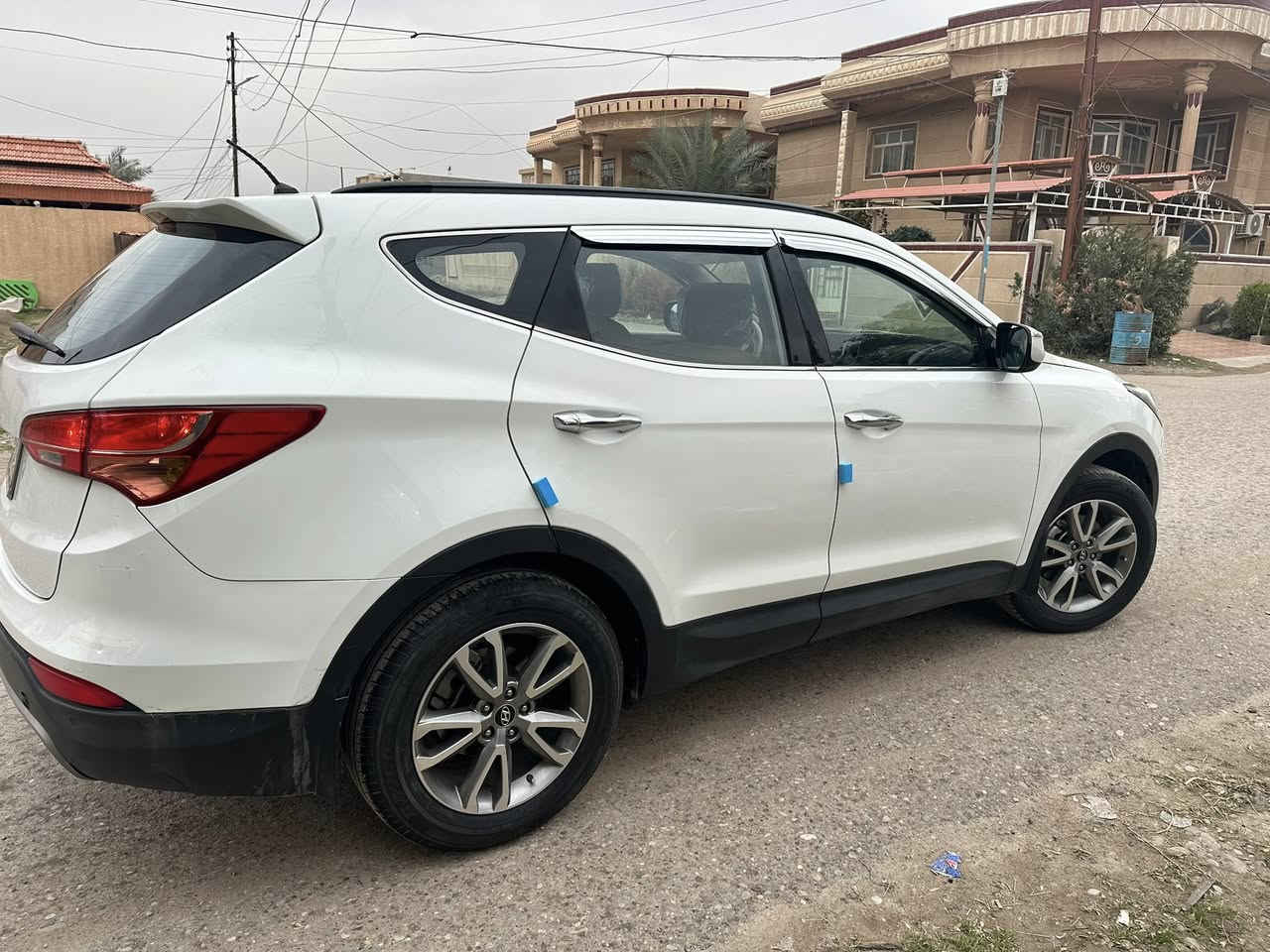 السلام عليكم
سنتافي 2013 
السيارة مكفوله بدون قطره صبغ
بيها مكانين بارد مامبينه ابد شرط الفحص والسونار
رقم صلاح الزين 
سنويه 2029
محرك 2400 دوش شرط بدون عيب
ماشيه 200
كير شرط بدون عيب
سبعه راكب
ثلاث قطع تبريد
لد امامي
ويل كروم + تخم تاير
صدر جديد + تبريد+ تدفئه 
كهربائيات كلشي بيها شغال
السعر (148) وبيها مجال بسيط
مكان السيارة تكريت
للاستفسار الاتصال (***********)
