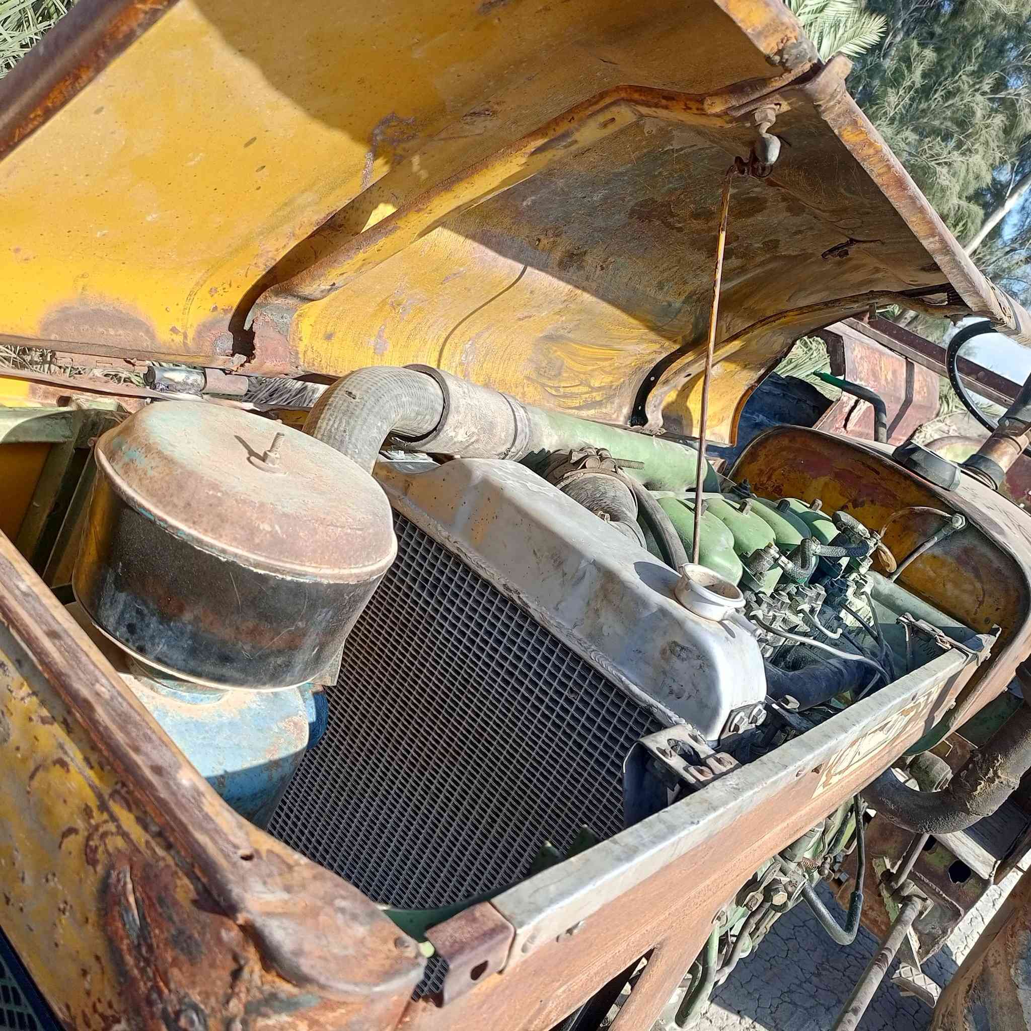 السلام عليكم للبيع موديل 1989مكينه خير من الله كير محرك اكسل جهاز رفع (هايدروليك) بم توني مجفته ***********
