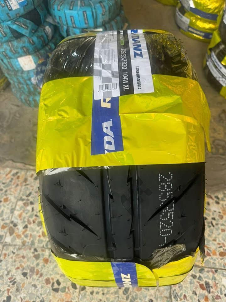 السلام عليكم 
توفرت كميه محدوده من إطار ريدانز  المخصص للاستخدام اليومي والدوسات القياس 
285-35-20 ريدانز 
السعر : 285 الف شامل مع اجور الشد 
المكان : بغداد
***********
