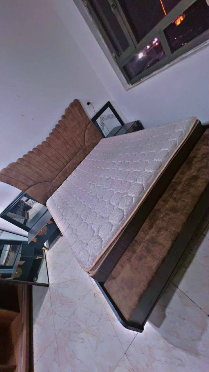 عندي هاي الغرفه. فقط الباب مال مرايه. يراد تعديل السجه يمكن. وكلشي مابيها.مكان بغداد حي القاهره لسعر 400 وبي مجال لشاري اخد اسكرين وتعال خاص


**إذا كنت صاحب هذا الإعلان وتريد حذفه لأي سبب، رجاءا أرسل رسالة إلى الدعم الفني**