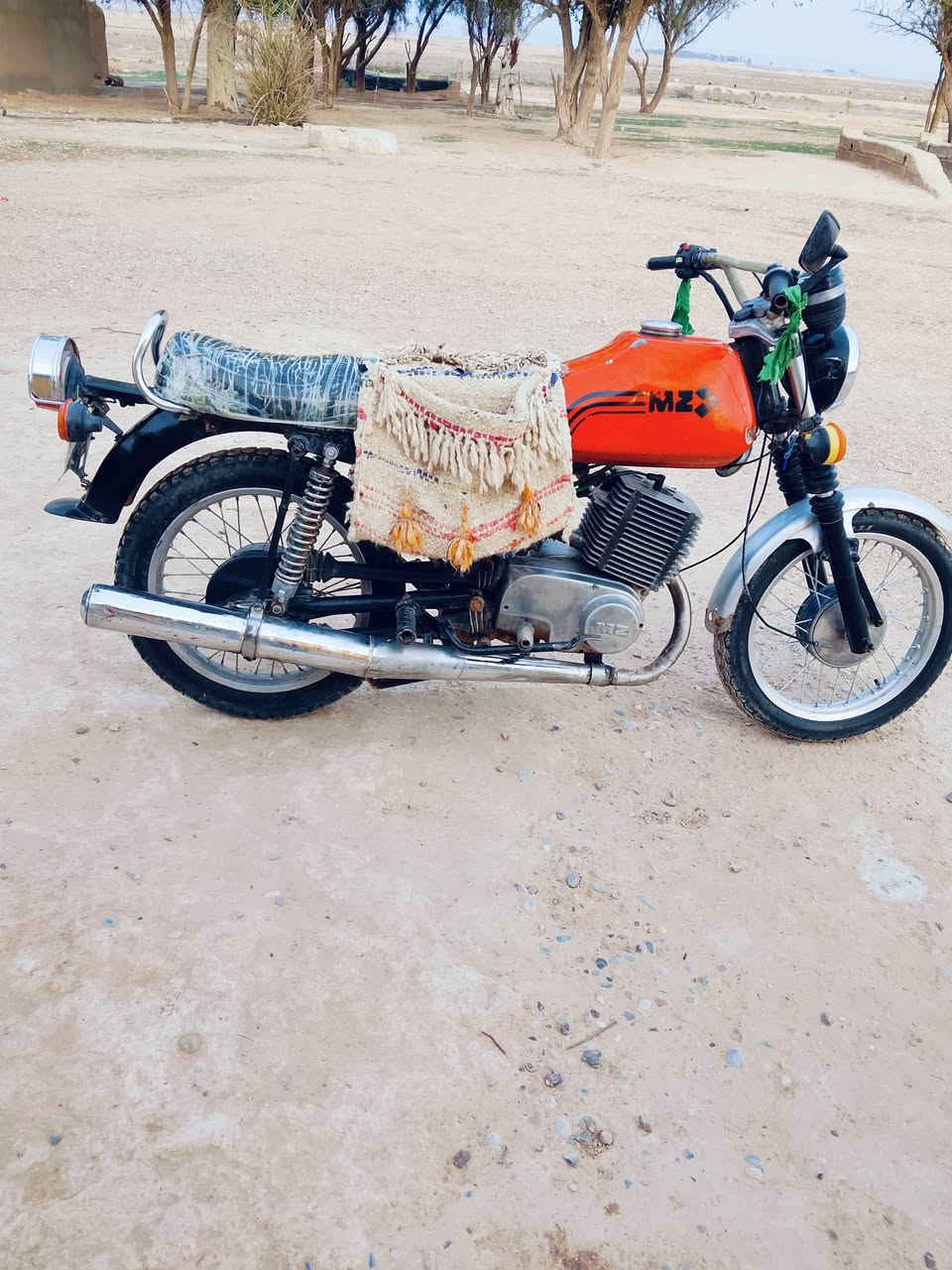 السلام عليكم دراجه امزت للبيع بدون  محرك الماني بلادي ماطور نضيف سايس 2 ماطور خير من  مكاني ديالى قضاء مندلي الرقم ***********
