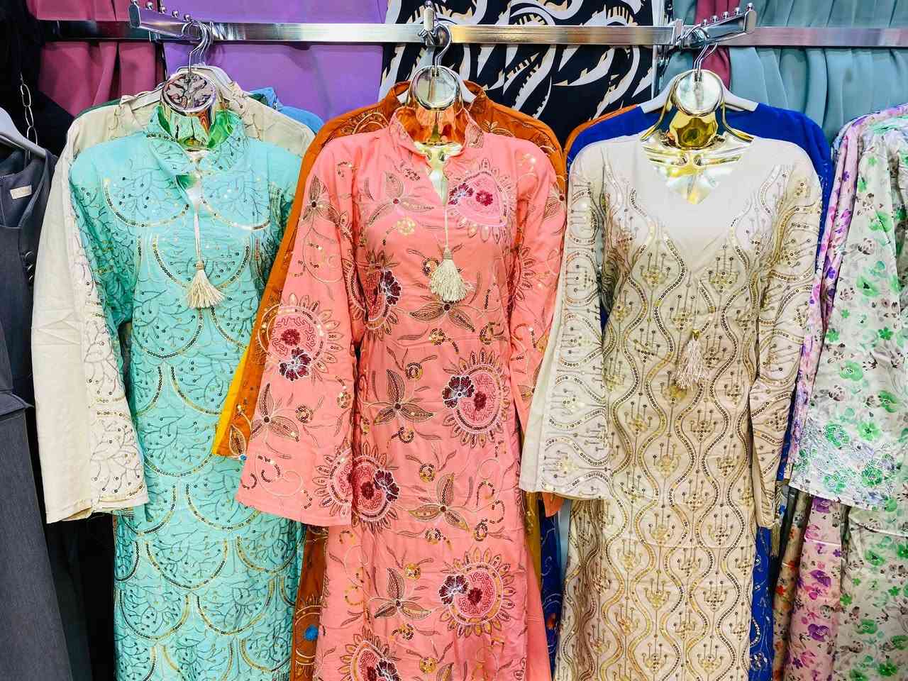 السلام عليكم ::
جميع الموديلات الي متوفرة بالمحل 
توفرة الكلابيات الكويتية بالوان قياسات 
كذالك المخور برنسيسة بالوان قياسات
العنوان: سوق القيارة للملابس النسائية 
اسم: المحل ازياء ستايل


**إذا كنت صاحب هذا الإعلان وتريد حذفه لأي سبب، رجاءا أرسل رسالة إلى الدعم الفني**