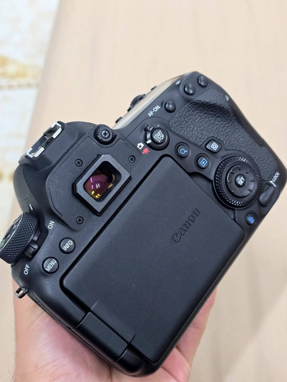 كانون 6d mark ii  شتر 24k 
مع عدسة 85mm f1.8 
نظافة مليون بالمية شخط مابيهن
السعر مليون و 300 بيها مجال قليل جدا ، توصيل موجود 
 مكاني نجف


**إذا كنت صاحب هذا الإعلان وتريد حذفه لأي سبب، رجاءا أرسل رسالة إلى الدعم الفني**