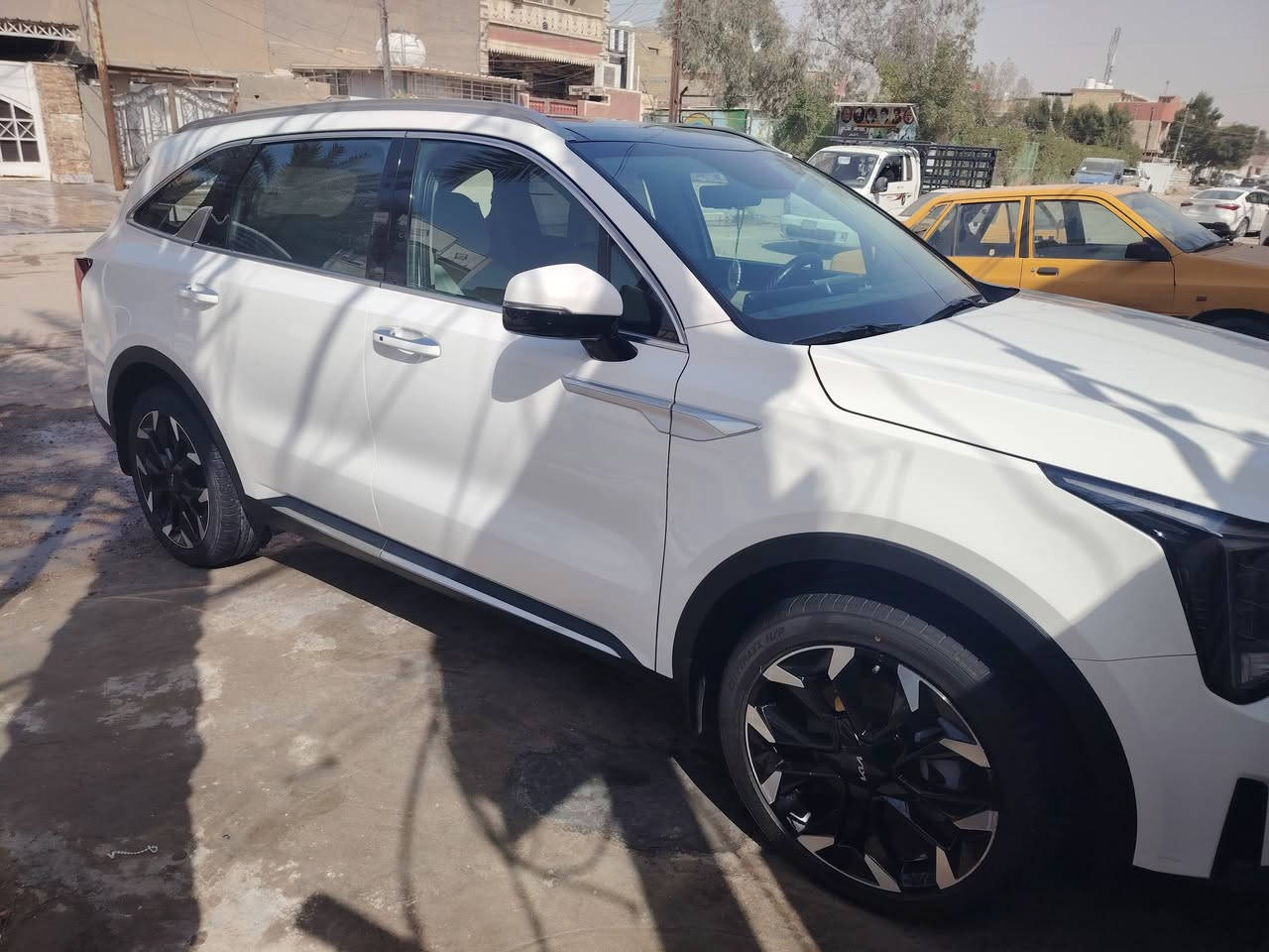 ((سلام عليكم))
للبيع كيا ((سورنتو 2025))
ماشية (18 الاف كم فقط))
رقم بغداد الجديد
مكينة ستة سلندر 
كفاله عامة عدا رصعه بالصندوق 
المواصفات :-
بنوراما 
ويل 20
بصمة تشغيل وابواب وجنطة
كامرتين
((داتا شو) 
كشنات كهرباء 
كشنات الخلفيه قلاب كهرباء 
شاشة متصله
شفتات ستيرن 
تشغيل عن بعد 
حساسات  
ثلاث انظمة قياده 
شحن لاسلكي
منافذ تايبسي
بصمة عدد اثنين
بلوجكتر لد
مري شفط 
ترحيب 
لد مخفي متغير الاوان 
سبعة راكب ((7))
الخ من المواصفات المعروفة …..
السعر 335 $
مكان السيارة بغداد الشعب 
للاستفسار *********** 
متواجد على واتساب ايضاً
