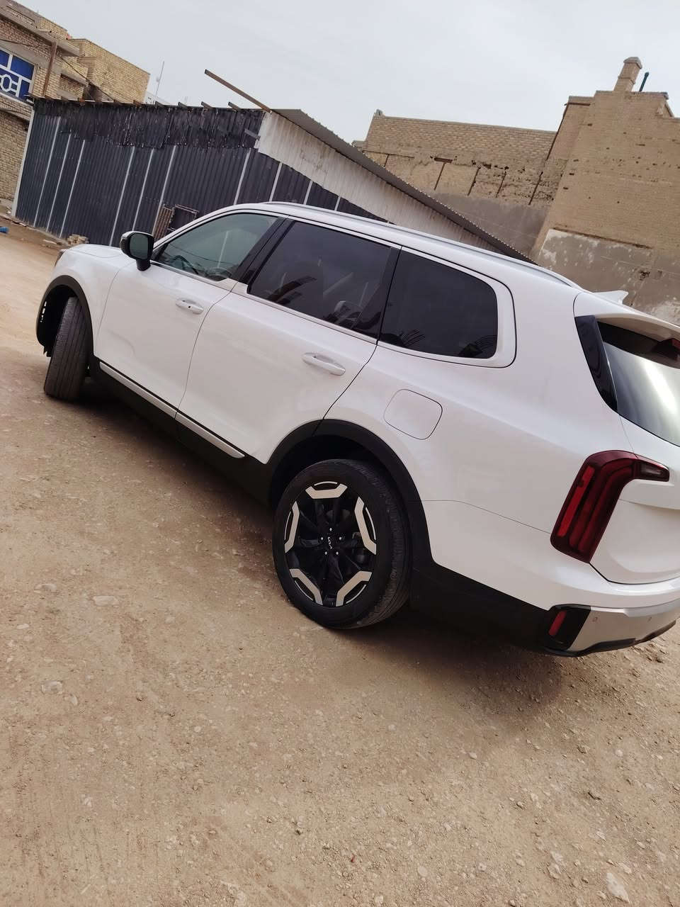 كيا تلورايد موديل 2024
ماشية 28الف  بدون رقم
السياره بيه فقط مقدمه البنيد مصلح بارد
السعر 268
***********
