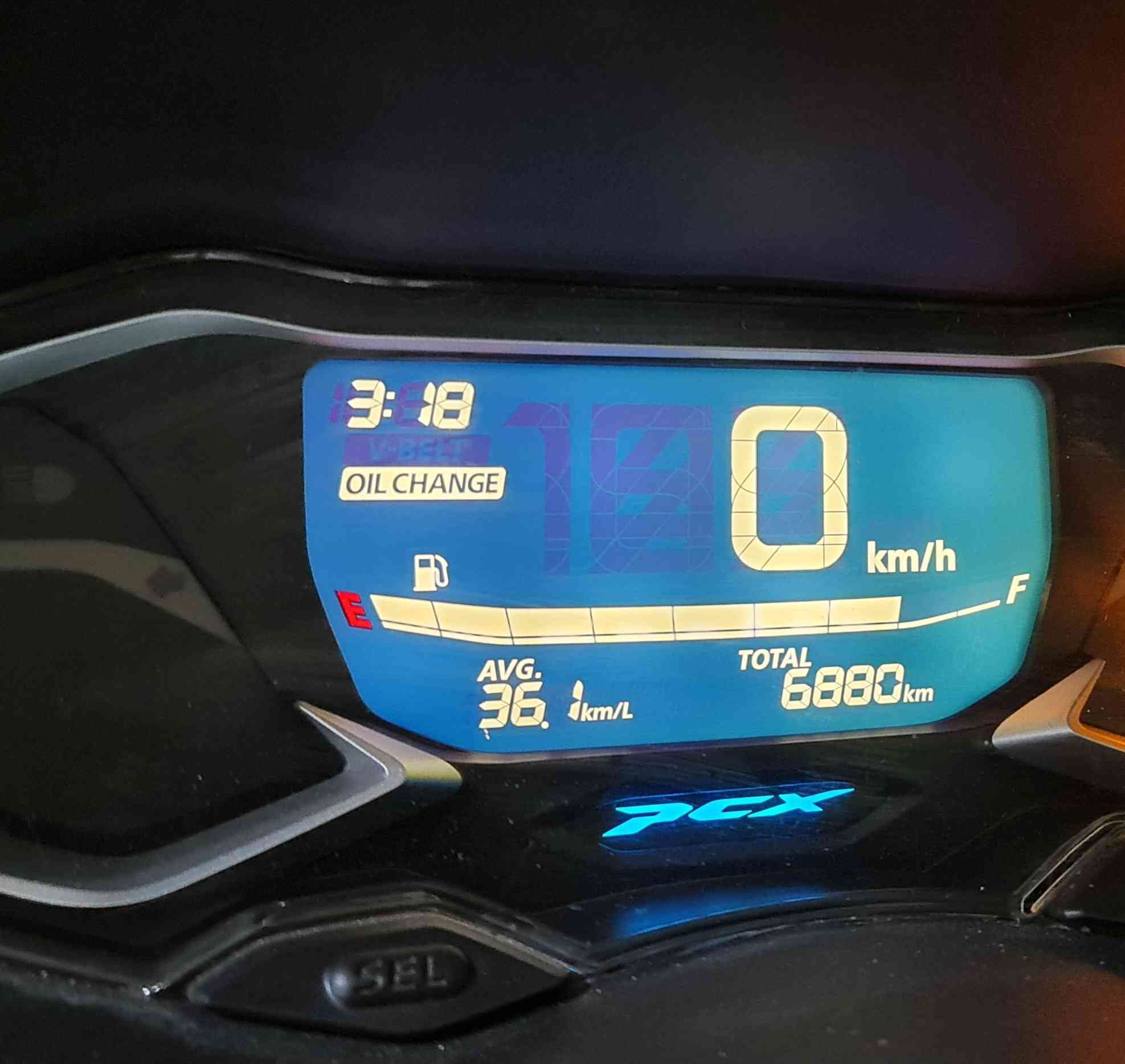 PCX/ 160
بي سي اكس جيل 4 ياباني موديل 2024 
محرك 160 / بصمة نضام ABS /ماشيه 6 الف/
لايت زنون لد أمامي وخلفي دراجه مكفولة كفالة عامة كلها على وضع الشركة 
***********📞📞
