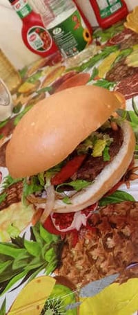 مأكولات الحاج نعمة • برغر دجاج • حي الشهداء