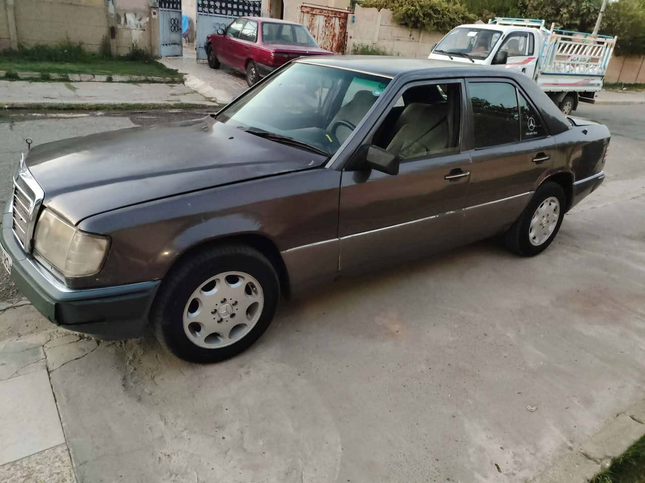 السلام عليكم للبيع مارسيدس دب300 موديل 1991 كير ومحرك بطه 3000 رقم أربيل جديد وبأسمي لل2030 شرط التحويل والوكاله  وبطاقة بنزين مكان السياره كركوك بيها أماكن صبغ للأتصال *********** صاحب السياره. كركوك, العراق
