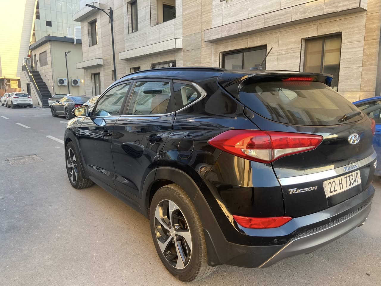 السلام عليكم هونداي توكسان موديل ١٧ خليجي مكفول من الحادث والصبغ عدا شبرين بل جاملغ الامامي والباقي مكفول والسارة فول الفول الكير والمحرك مكفولات 
فتحة سقف بانورما 
بصمة ابواب وتشغيل 
المقاعد الامامية كهرباء 
فور ويل 
انظمة قيادة 
تبريد قطعتين 
تحكم ستيرن 
شاشة اندريد 
اشاير مري 
مري شفط 
مكانها بغداد وسعرها ١٦٣ للاتصال 
***********
