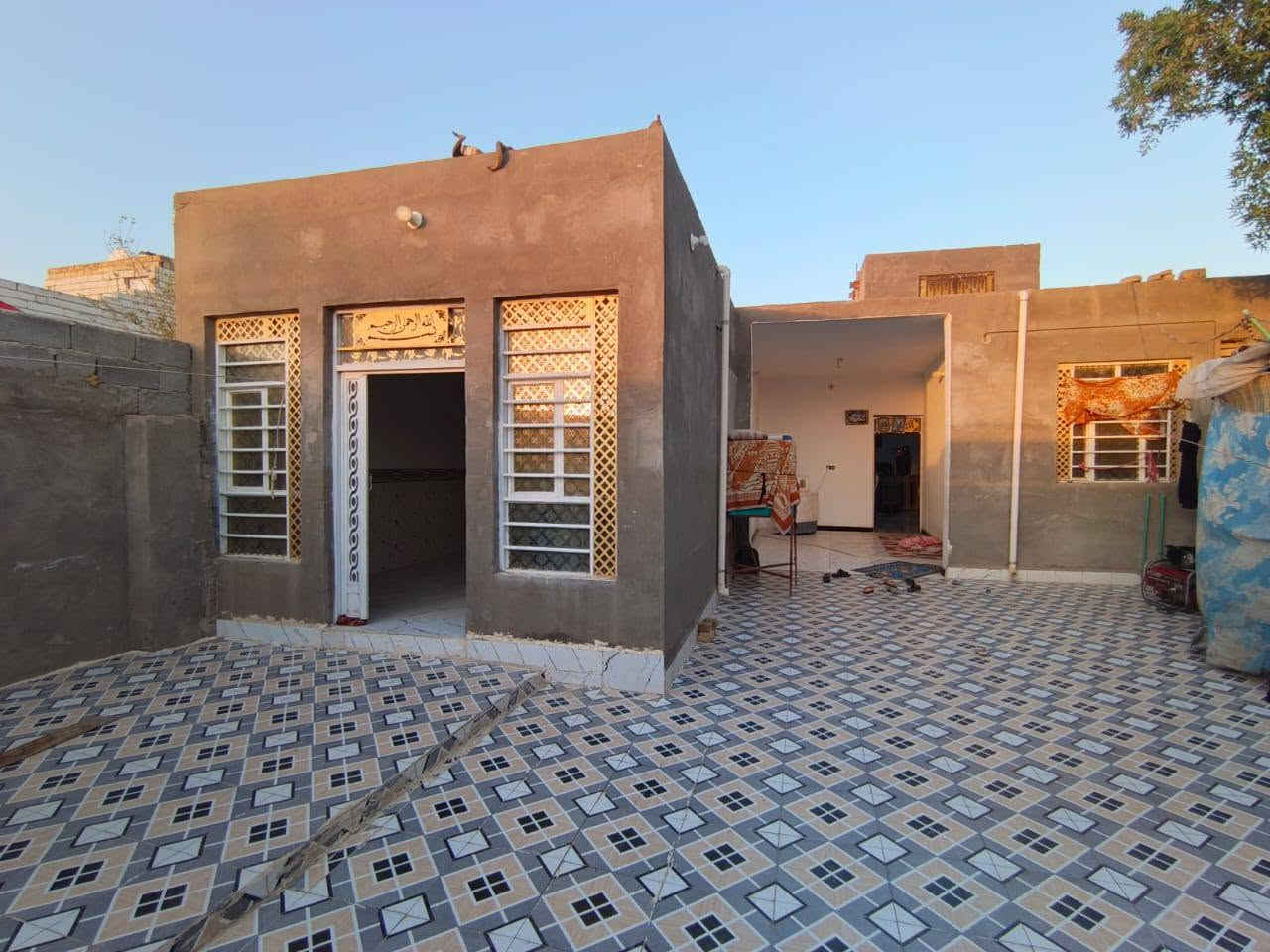 سلام عليكم 🖐️
بيت للبيع طابو زراعي مساحه300م يحتوي على 3غرف ومطبخ صاله وبراني وكراج وصحيات داخليه وخارجيه 
الموقع دواره الخزاعل قرب الجامع 
للتواصل صاحب البيت ‏‪***********‬‏
