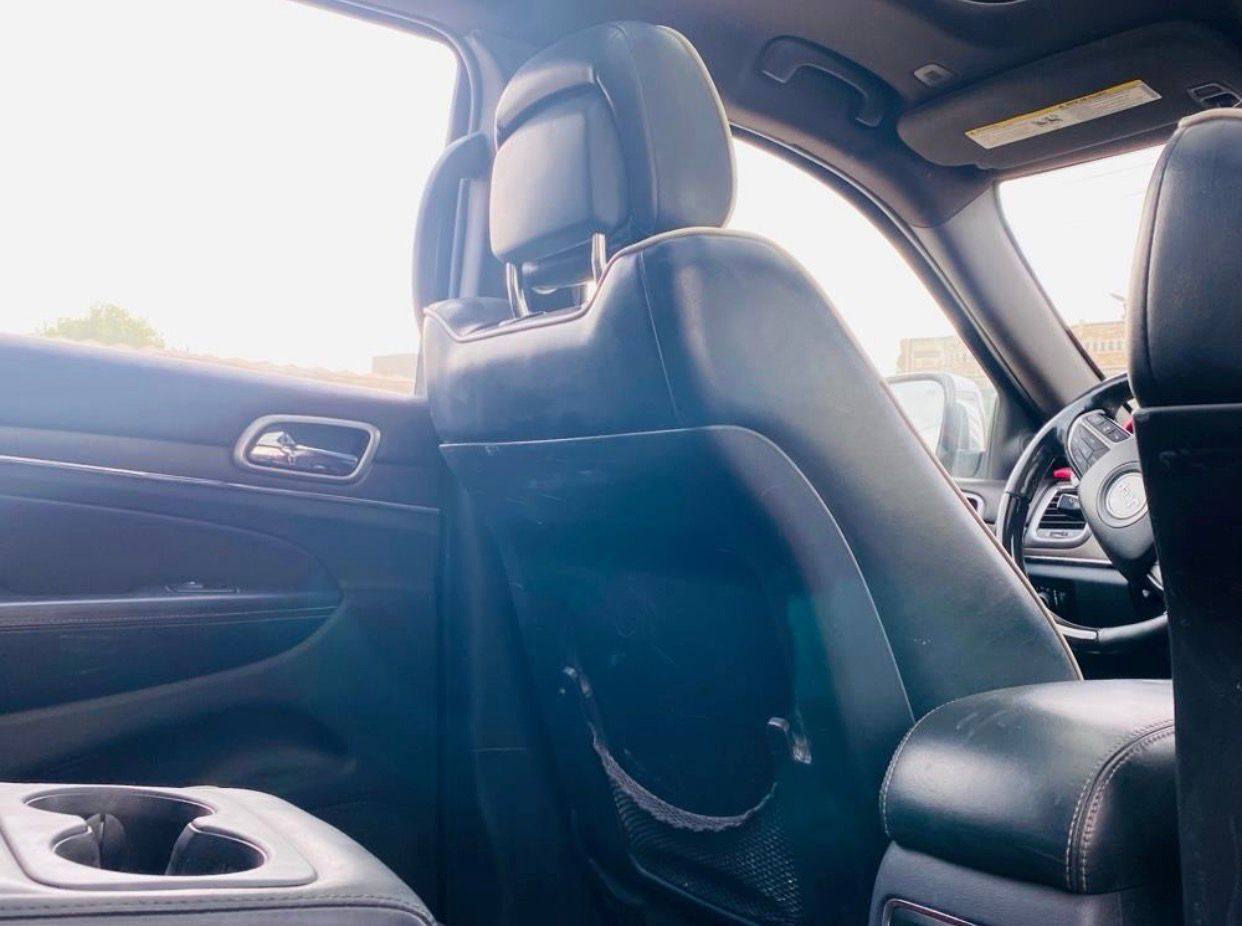 السلام عليكم
جيب كراند شيروكي اوفر لاند امريكي 

موديل 2017 

ماشية 131  

رقم بابل بأسمي تحويل ثاني يوم مكينة جديدة هسه شادها 

#المواصفات…

1-كشنات جلد 

2-كشنات امامية تدفئة تبريد + الخلفية تبريد تدفئه

3-كرسي السايق والصدر تحكم كهرباء

4-تحديد مسار

5-التوقف الذاتي 

6-تبريد قطعتين منفصل 

7-بانوراما 

8-ماوس بالاضافة الى 6 وضعيات قيادة

9-نظام التعليق (جكات)

10-وضعيات خزن الكشن 

11-نقطة عمياء 

12-مري شفط مع تعتيم ذاتي

13 ستيرن كهرباء

14-دفع رباعي 4*4

15-ويل قياس 18

16-شاشة كبيرة مع نفگيشن GPS

17-صندوق كهرباء

18-تشغيل عن بعد 

19-لايت مع بلوجكتر زنون 

20-محرك 3600 

21-صندوق كهرباء 

22-حساسات امامية وخلفية 

23-كاميرا 360 درجة 
صور الحادث مرفق بالمنشور 

السعر $ 214 
المكان بغداد 
للاستفسار اتصال
رقم الهاتف ***********
