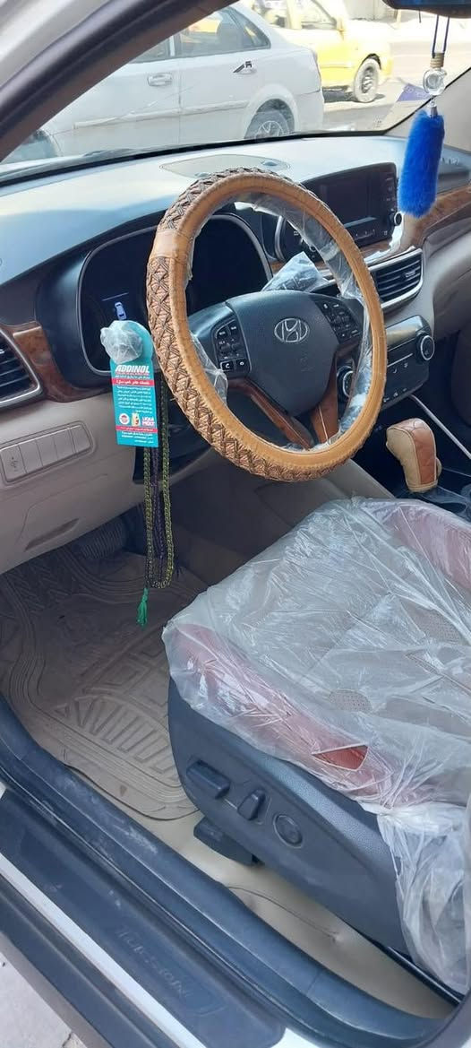 السلام عليكم 
توسان لون أبيض خلجية 2019
فول ما عدة الفتحة 
ماشية 128 كيلو 
السيارة كفالة عامة بس بيها 4 صابع بارد بـ باب مال سايق و 4 صابع بارد ب باب مال سكن 
موصفاتها: 
خمس عدسات 
مري شفط 
كامرة خلفية 
شاشة جبيره 
وموصفات الخليجي معروفة بعد
مكانها بغداد شارع فلسطين  
السعر: 210 وبيها مجال
رقم : ***********
