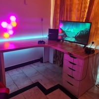 ميز زاوية MDF • ١.٥م×١.٥م • هدية كرسي LED