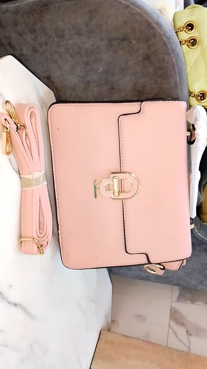 توفرت حقائب نسائيه كوريه جديده مامستخدمه.سعر7


**إذا كنت صاحب هذا الإعلان وتريد حذفه لأي سبب، رجاءا أرسل رسالة إلى الدعم الفني**