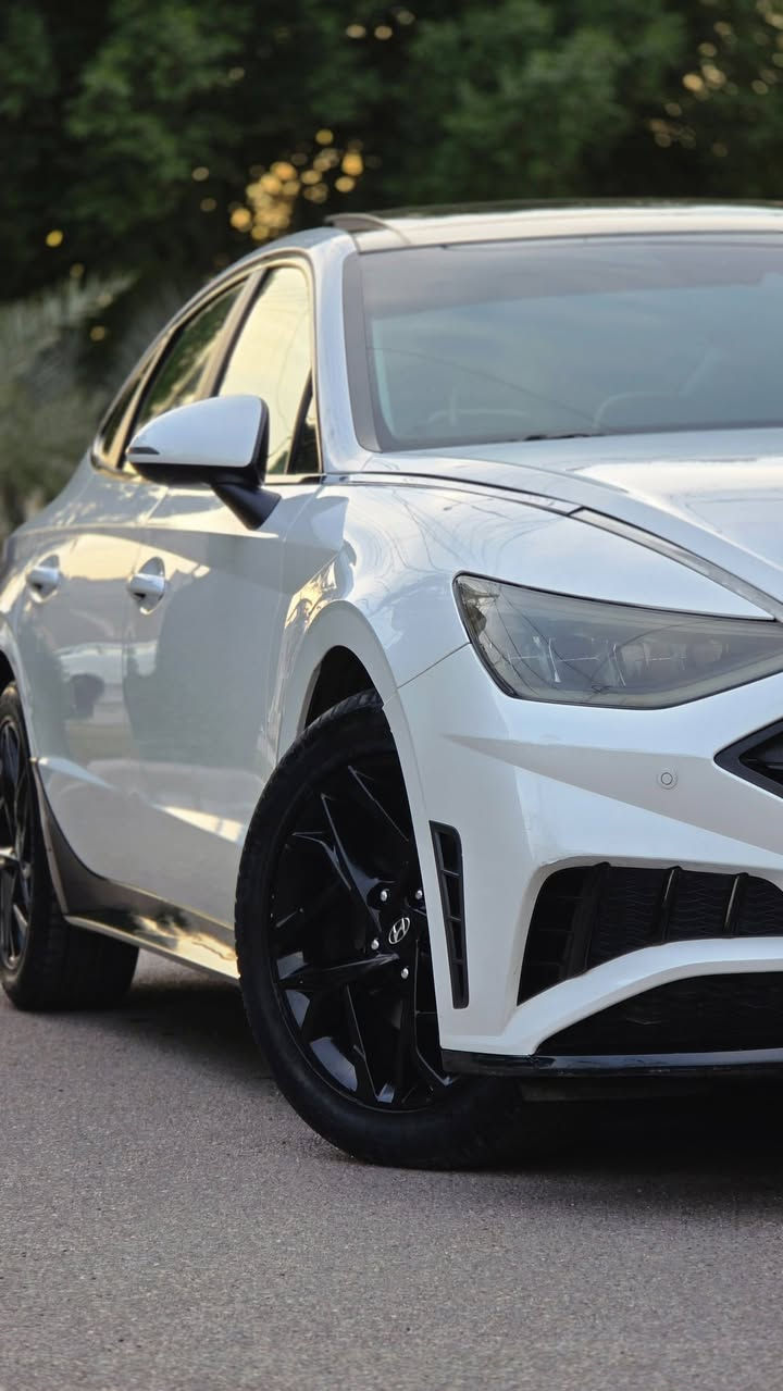 السلام عليكم
للبيع سوناتا موديل 2023 فئة سبورت ماشيهً 43mi بيها جاملغ صبغ عكس السائق وربع بنيد بدون دواخل بدون ايرباك السيارة جديدة رقم اربيل 
داخل بيجي محرك 2500 شاشه كبيره کامیرت دواره بانوراما 
اندرويد اوتو ابل کار بلي
رادار امامي خلفي 
اشاير بمري تحديد مسار قياده اليه
بريك تلقائي امامي خلفي
قياده سبورت نورمل ایکو کیر دكم اطفاء ذاتي اوتو هولد هيند بريك بصمه التحذير عند فتح الابواب شاشه اعطال .
السعر 186 $
العنوان السيدية للاستفسار ***********
