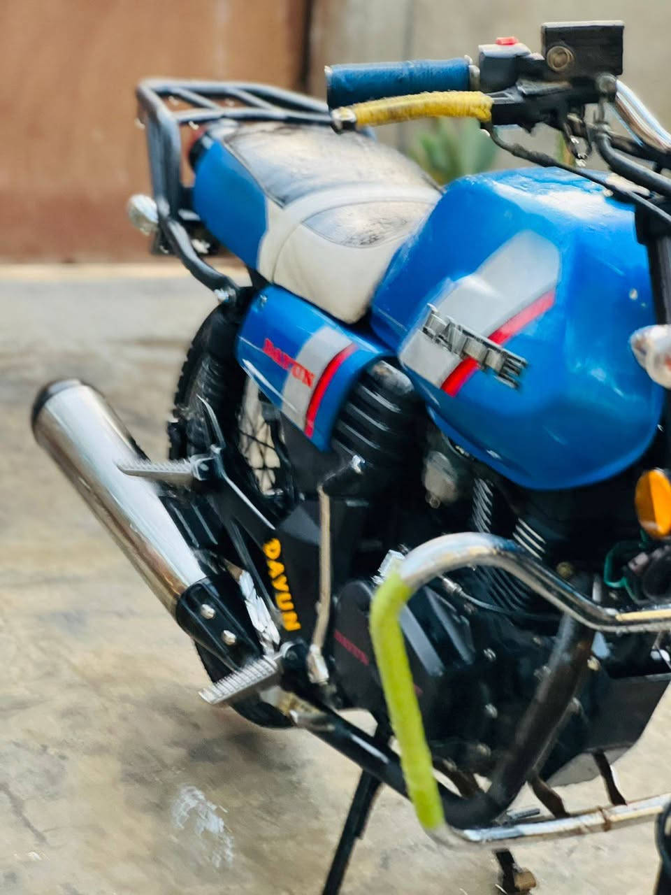 دراجه دايوان موديل22 داخله ب 23  رقم نكليزي دراجه نضيفه شكد ماتتوقع تأخذه ماذب عليه ربع مكينه كفاله كهربائيات اشاير كلها شغاله عنواني ديالى  السعر ب مليونين  بيه مجال الاستفسار ***********
